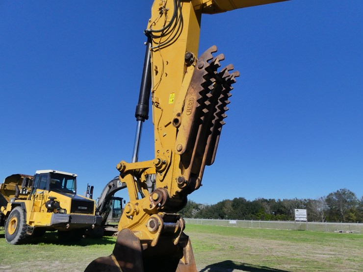 caterpillar-320-image-8