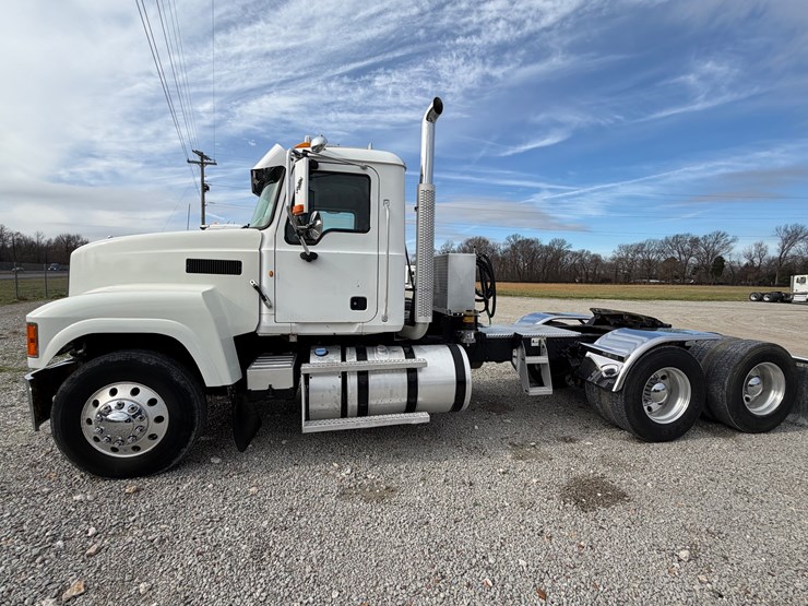2014-mack-pinnacle-chu613-image-2