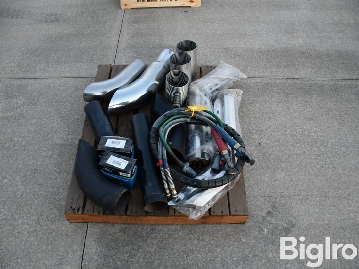 pallet-of-truck-tractor-parts-image-4