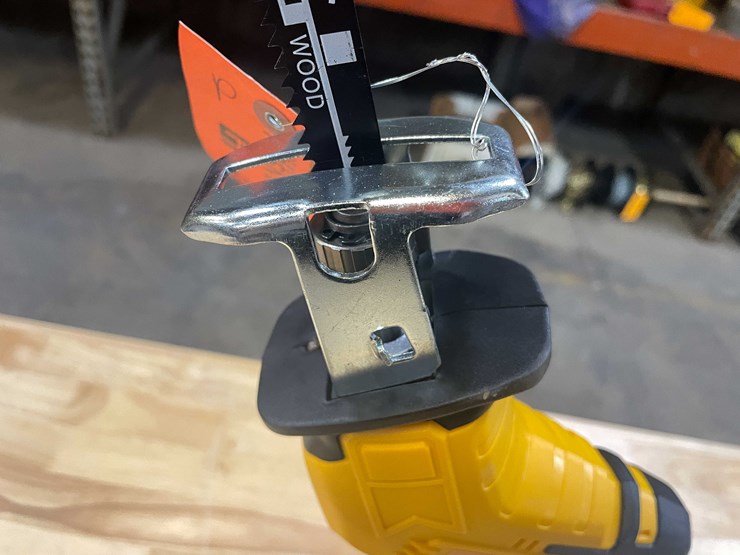 #2031-•-dewalt-style-reciprocating-saw-with-battery-(pr12)-image-7