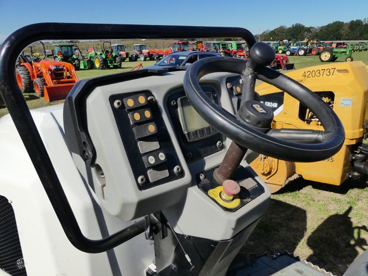 2014-caterpillar-cb24b-image-8