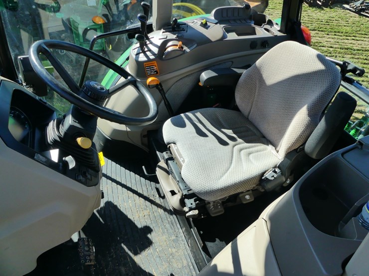 2020-john-deere-6105e-image-11