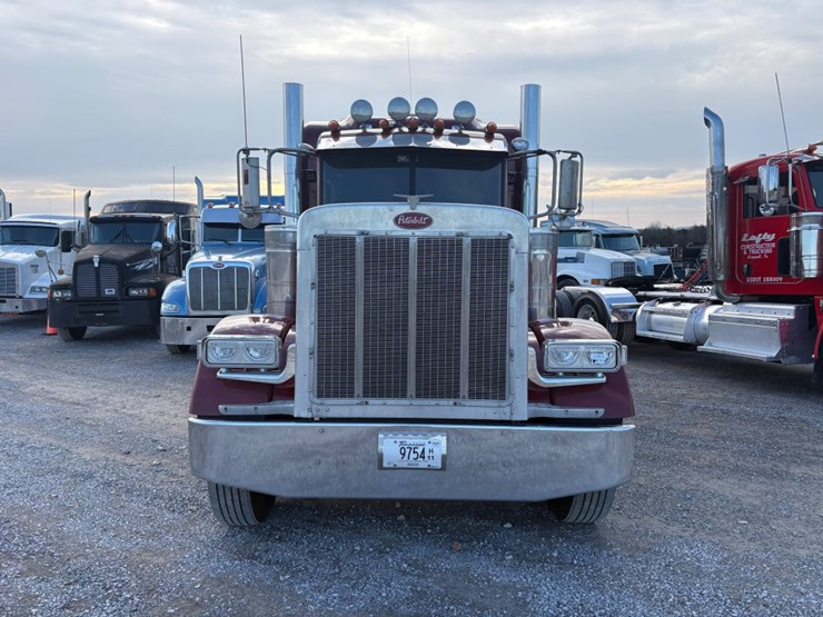 2007-peterbilt-379-image-2