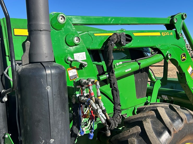 john-deere-6105e-image-32