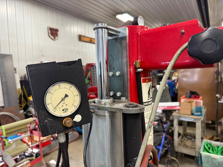 #1025-•-hunter-engineering-txc-515-tire-changer-image-5