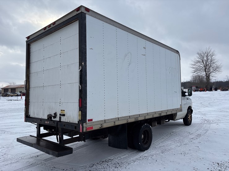 #1117-•-2005-ford-econoline-w/-15'-abc-van-body-image-3