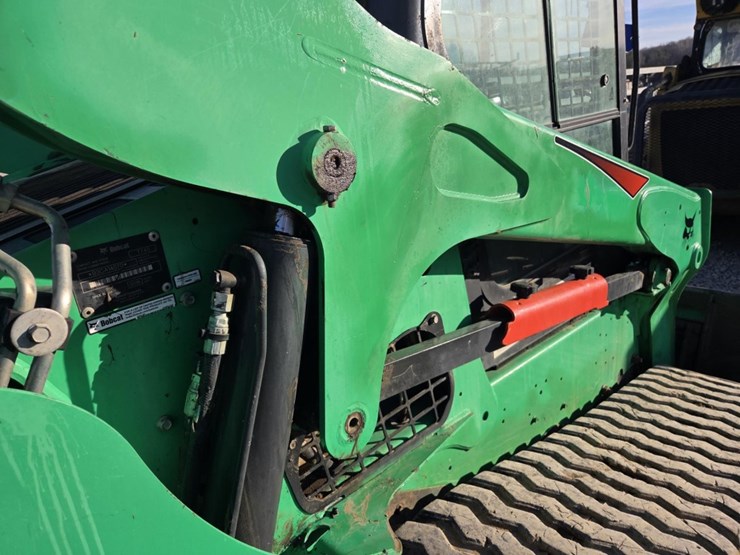 2018-bobcat-t740-image-17