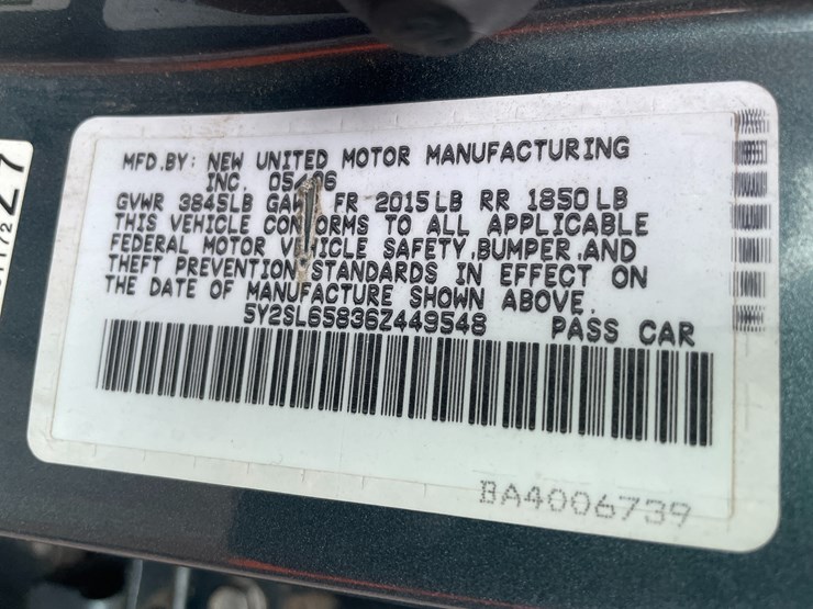 #1026-•-2006-pontiac-vibe-hatchback-(has-wi-title)-image-35