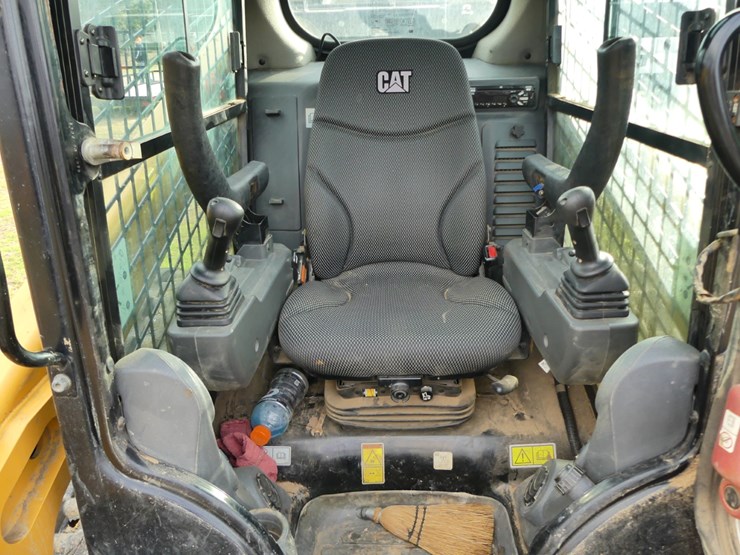 2021-caterpillar-299d3-image-13