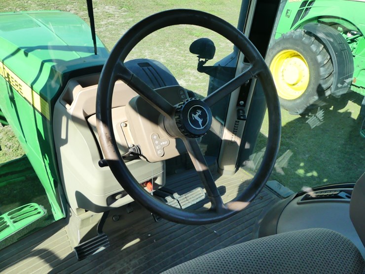 2012-john-deere-8235r-image-12