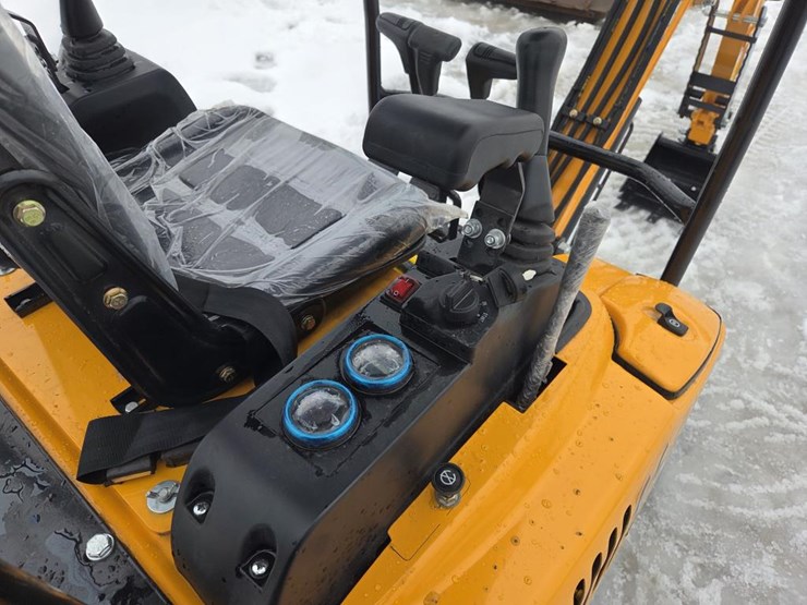 #5016-•-unused-future-ft15p-mini-excavator-image-24