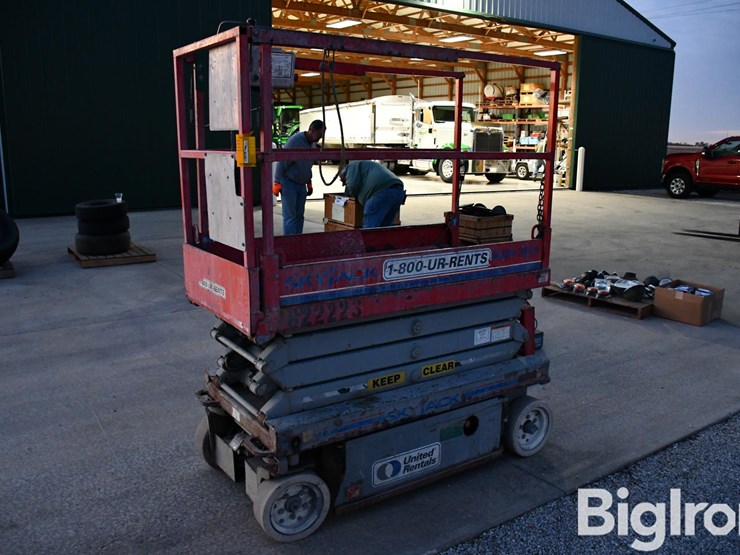2006-skyjack-sjii-3219-scissor-lift-image-1