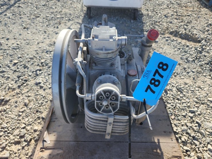 #6031-•-air-compressor-image-8