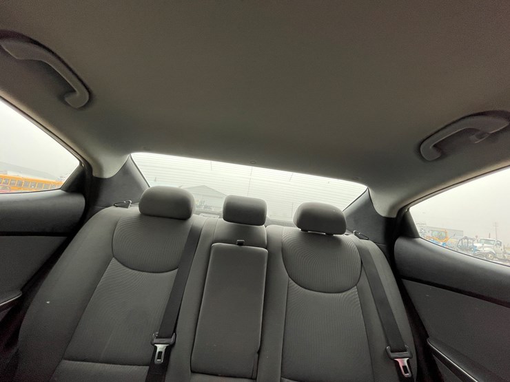 #1048-•-2015-hyundai-elantra-sedan-(has-wi-title)-image-10