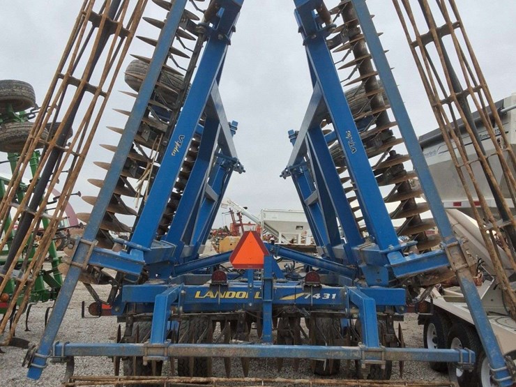 land-7431-29ft-disc,-vertical-tillage,-with-rear-basket,-walking-tandems,-19''-front-blades,-nice-image-5