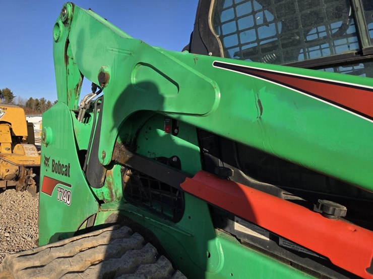 2018-bobcat-t740-image-16