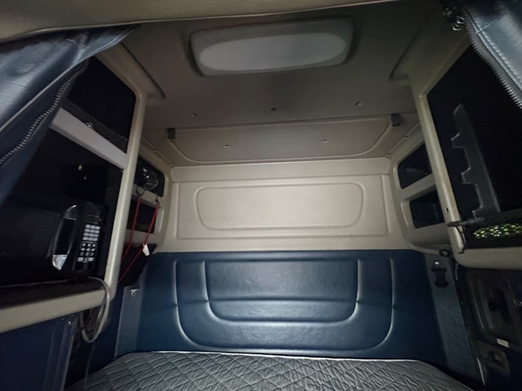 2011-peterbilt-386-image-12