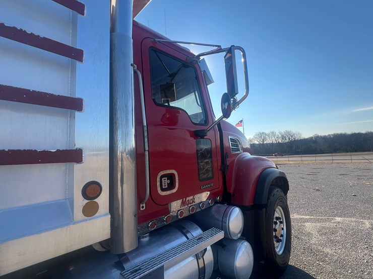 2004-mack-granite-cv713-image-18