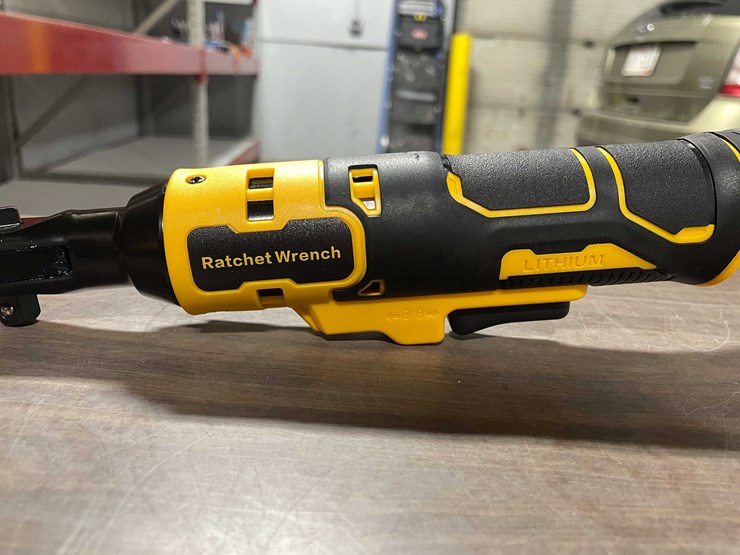 #2056-•-ratchet-wrench-set-and-(2)-21-v-batteries-(cw)-image-6