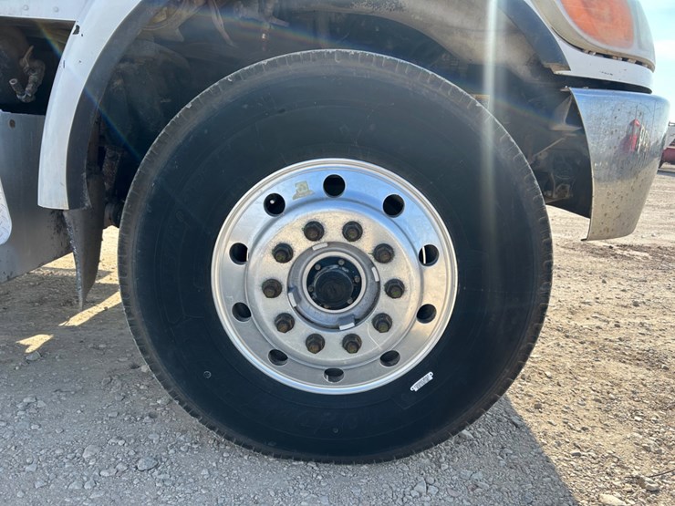 2009-peterbilt-340-image-10