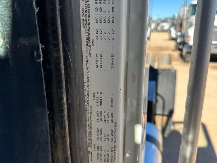 2020-mack-granite-image-9