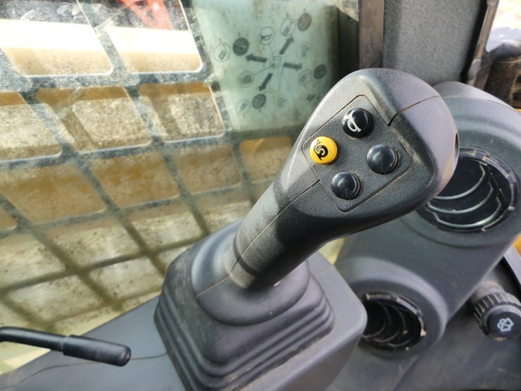 2021-caterpillar-299d3-image-15