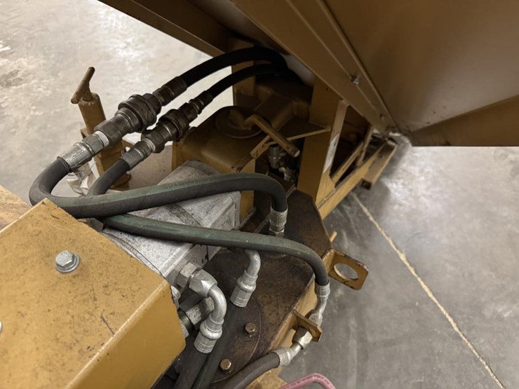 #3280-•-ase-hydraulic-tractor-with-roof-remover-attachment-image-16