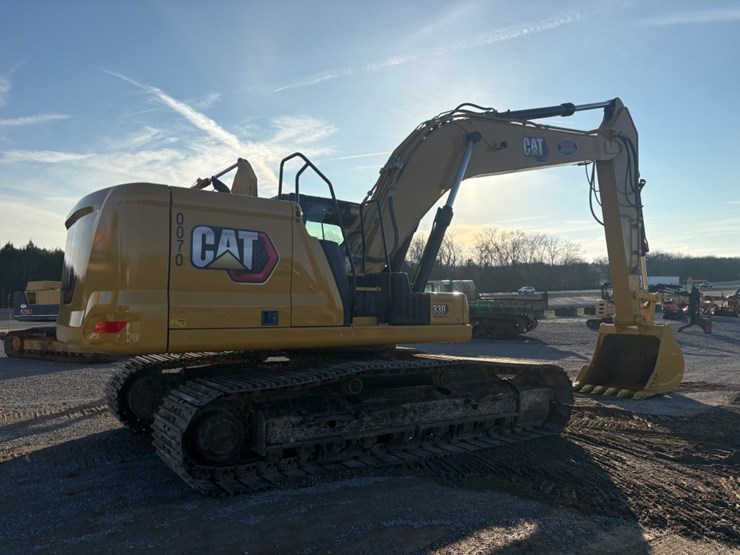 2021-caterpillar-330-image-32
