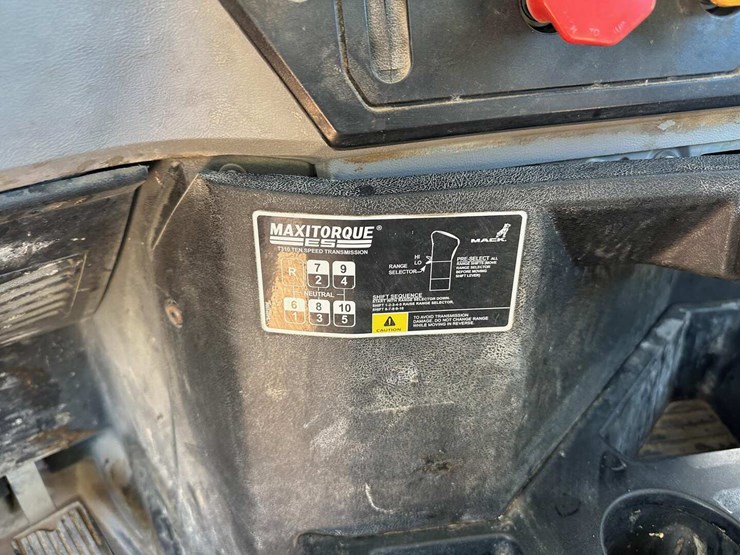 2020-mack-granite-image-10