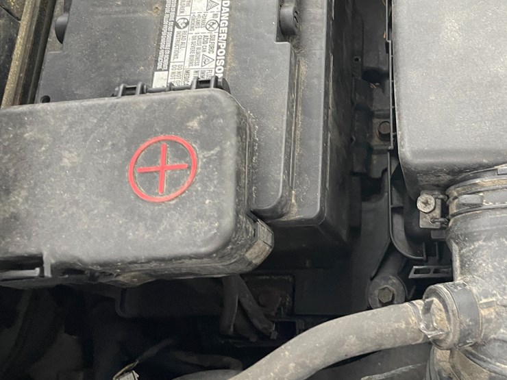 #1048-•-2015-hyundai-elantra-sedan-(has-wi-title)-image-38