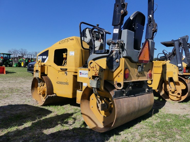 2015-caterpillar-cb24b-image-4