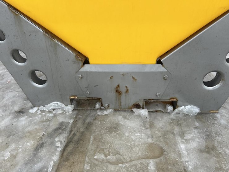 #5004-•-snowex-tailgate-hopper-salt/sand-spreader-image-16