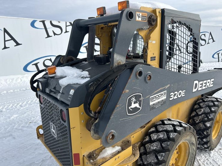 deere-320e-image-26