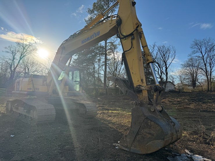 komatsu-pc270-lc-8-image-3