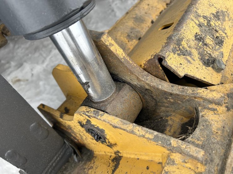 2019-deere-331g-image-15