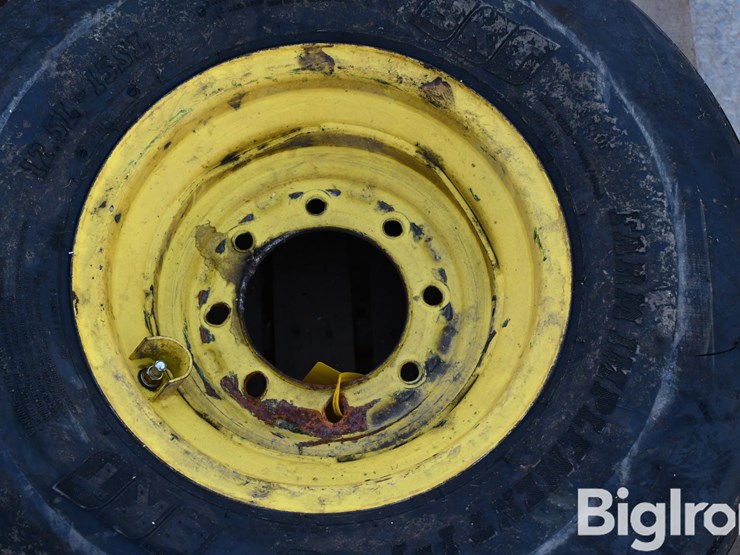 farm-implement-12.5l-15sl-tire-on-8-bolt-rim-image-10