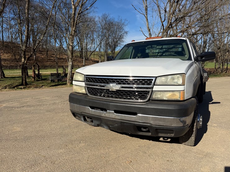 2006-chevrolet-3500-image-3