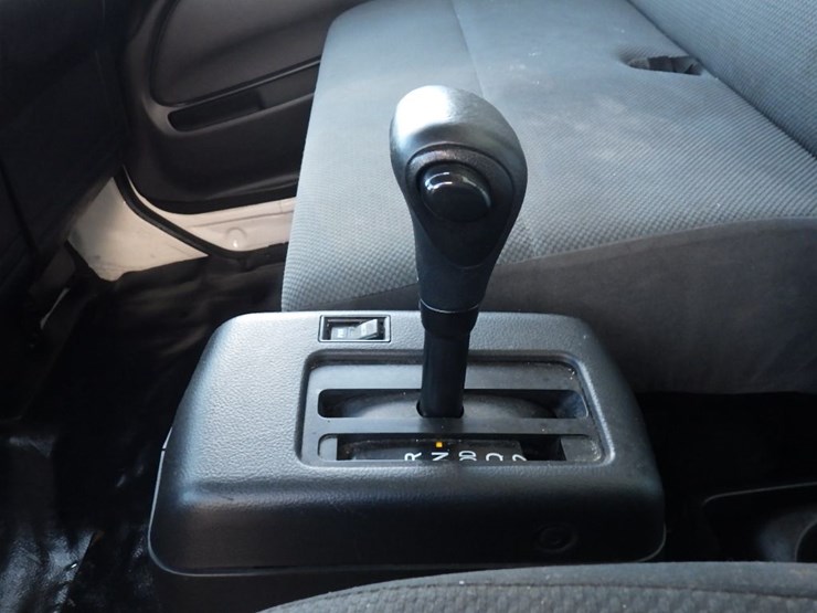 2020-hino-268a-image-11