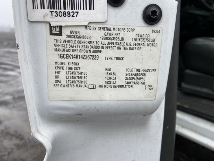 2004-chevrolet-silverado-4x4-pickup-image-17