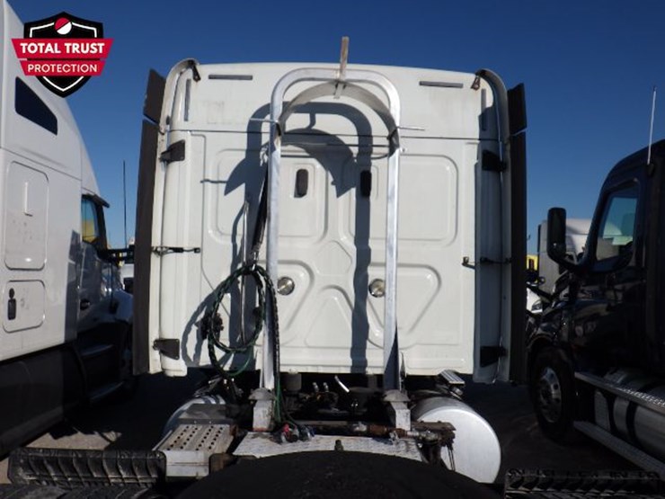 2020-freightliner-cascadia-113-image-15