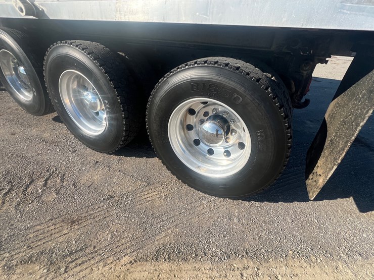 2004-mack-granite-cv713-image-11