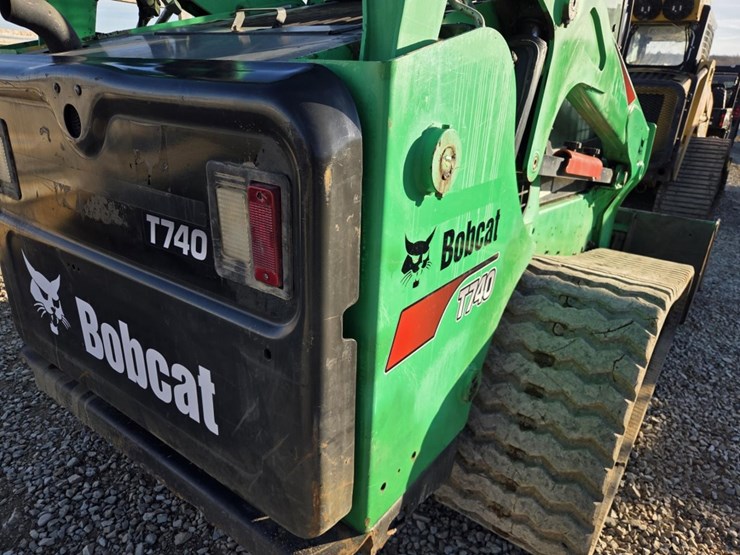 2018-bobcat-t740-image-23
