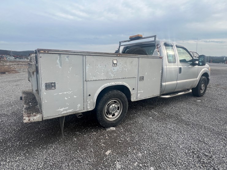 2015-ford-f350-xl-image-3