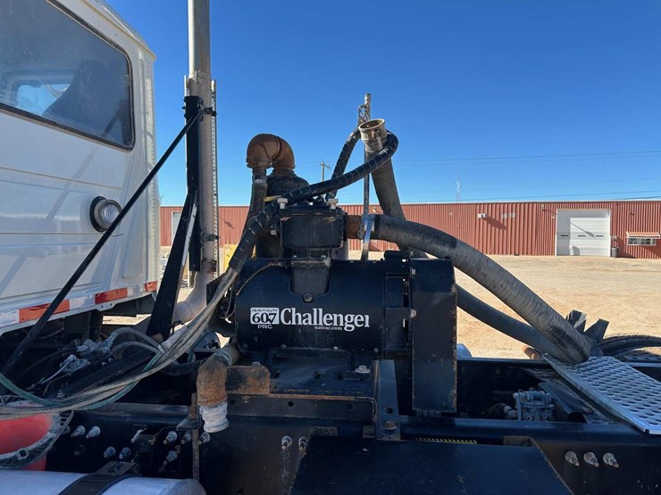 2020-mack-granite-image-3