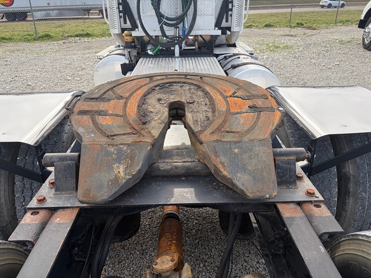 2014-mack-pinnacle-chu613-image-14