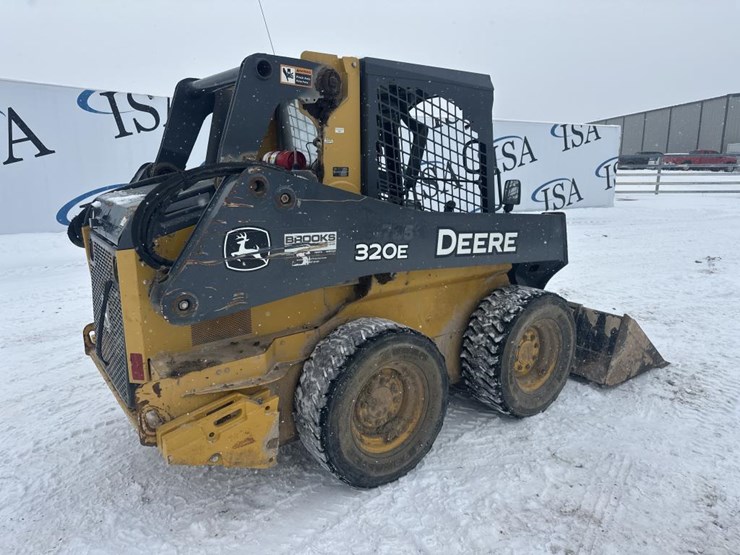 deere-320e-image-5