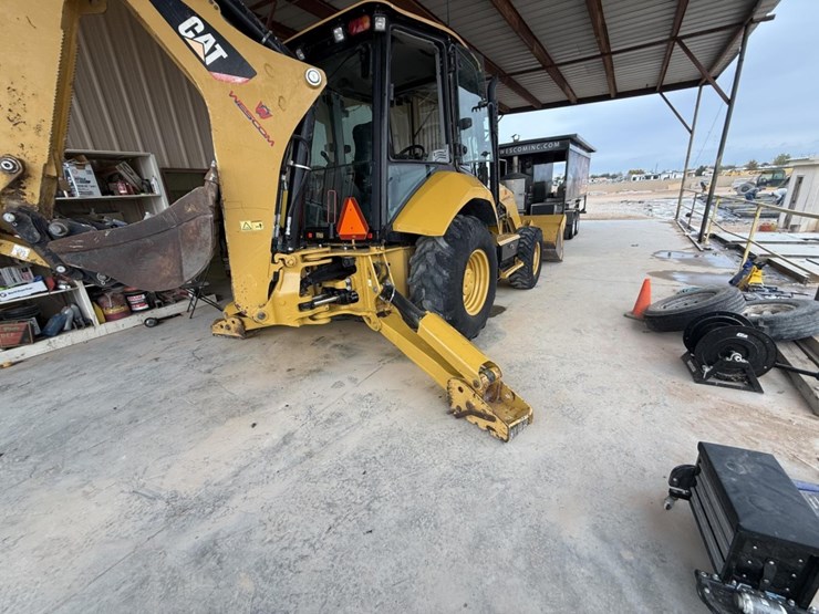 2018-caterpillar-420f2-image-6