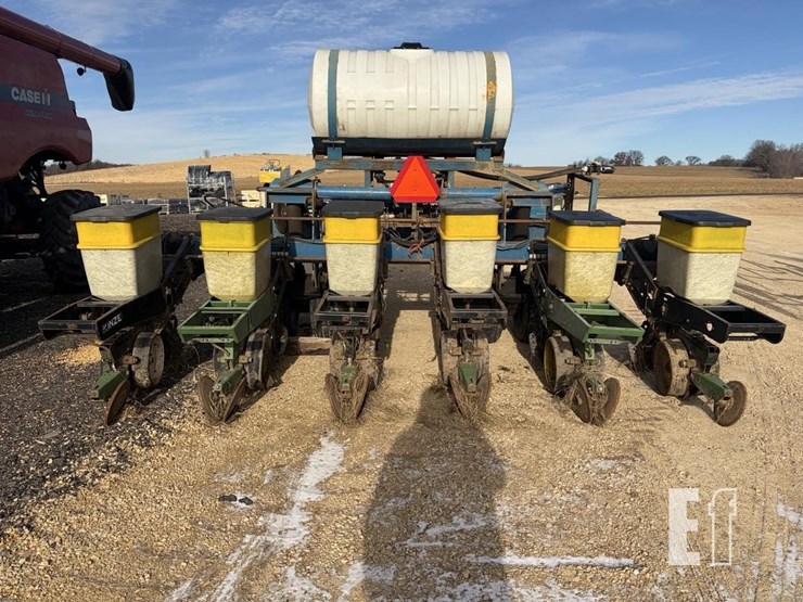 kinze-6-row-planter-5896-image-4