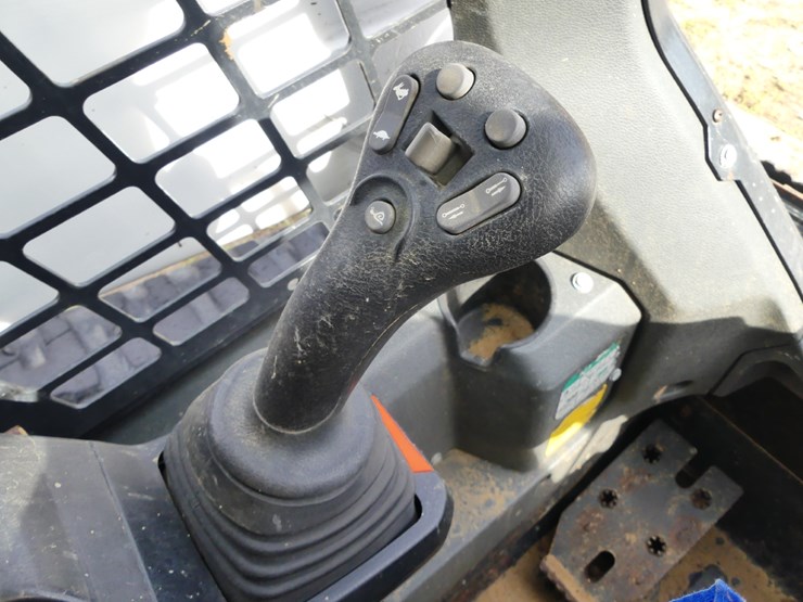 2020-bobcat-t76-image-15