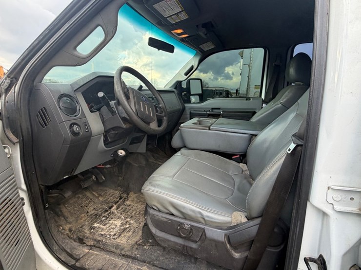 2011-ford-f250-xl-image-13